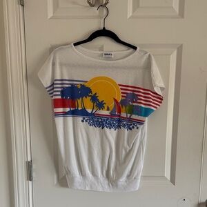Vintage QUIPS White Graphic Tee with Sunset Design Size S/M
